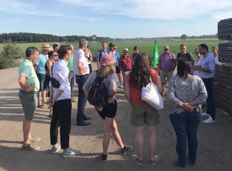 Exkursion zur Freiflächen-Photovoltaikanlage in Berg im Gau ein voller Erfolg